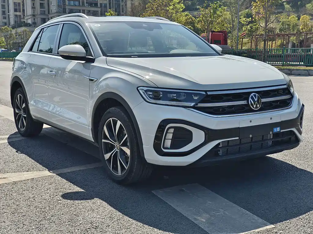 Volkswagen T-ROC 2025 Model Year Facelift Two 300TSI DSG Front-Wheel Drive Dawn Edition 2026 - thumbnail 3