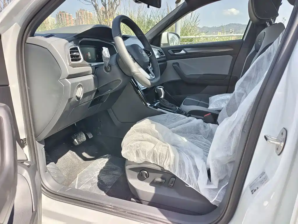 Volkswagen T-ROC 2025 Model Year Facelift Two 300TSI DSG Front-Wheel Drive Dawn Edition 2026 - thumbnail 5