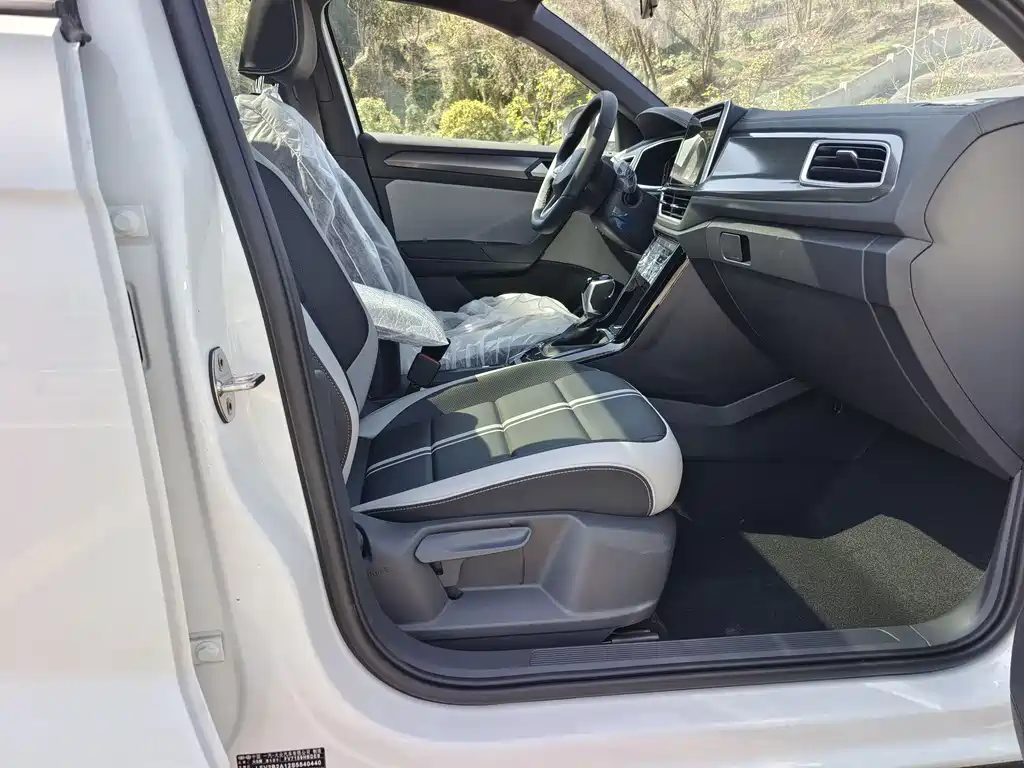 Volkswagen T-ROC 2025 Model Year Facelift Two 300TSI DSG Front-Wheel Drive Dawn Edition 2026 - thumbnail 12