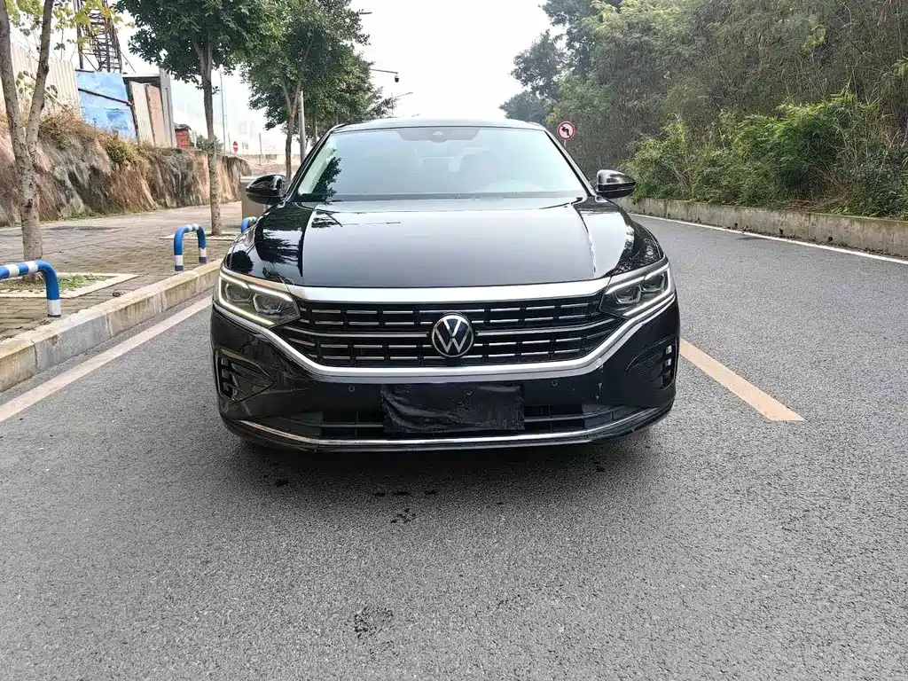 Volkswagen Volkswagen Passat 2022 330TSI Luxury Edition 2022 - thumbnail 2