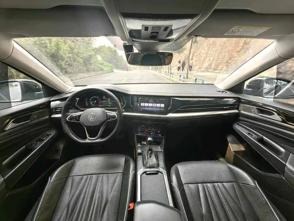 Volkswagen Volkswagen Passat 2022 330TSI Luxury Edition 2022 - thumbnail 4