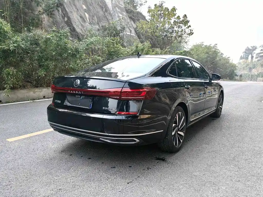 Volkswagen Volkswagen Passat 2022 330TSI Luxury Edition 2022 - thumbnail 13