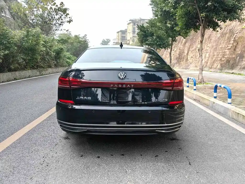 Volkswagen Volkswagen Passat 2022 330TSI Luxury Edition 2022 - thumbnail 14