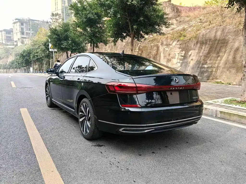 Volkswagen Volkswagen Passat 2022 330TSI Luxury Edition 2022 - thumbnail 15