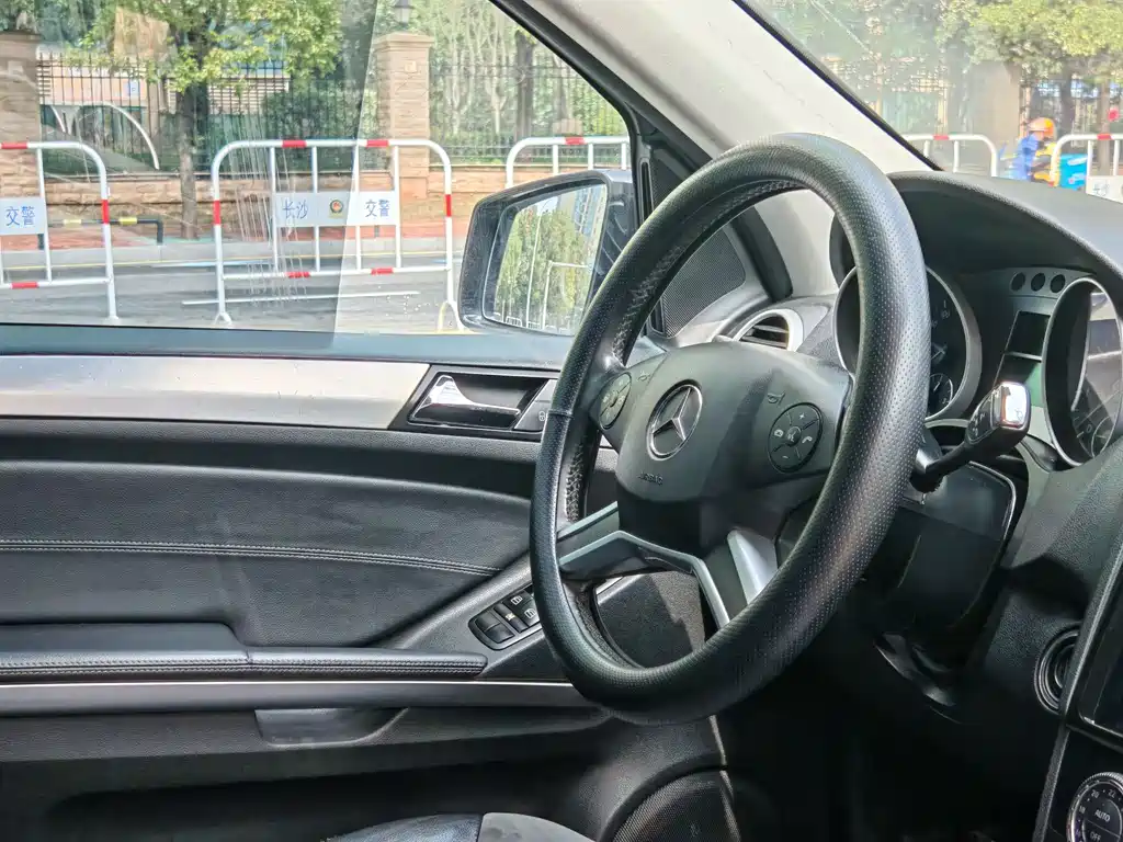 Mercedes-Benz Mercedes-Benz M-Class 2010 ML 300 4MATIC 2010 - thumbnail 8