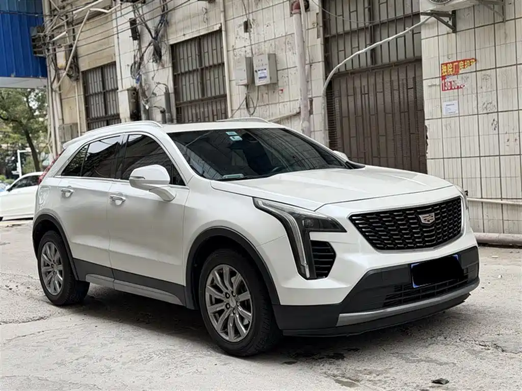 Cadillac Cadillac XT4 2020 Facelift 28T FWD Premium 2020 - thumbnail 3