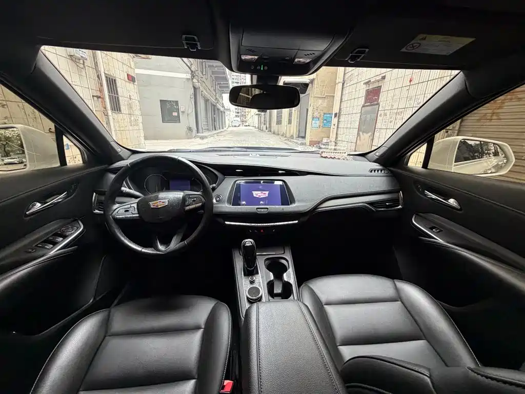 Cadillac Cadillac XT4 2020 Facelift 28T FWD Premium 2020 - thumbnail 4