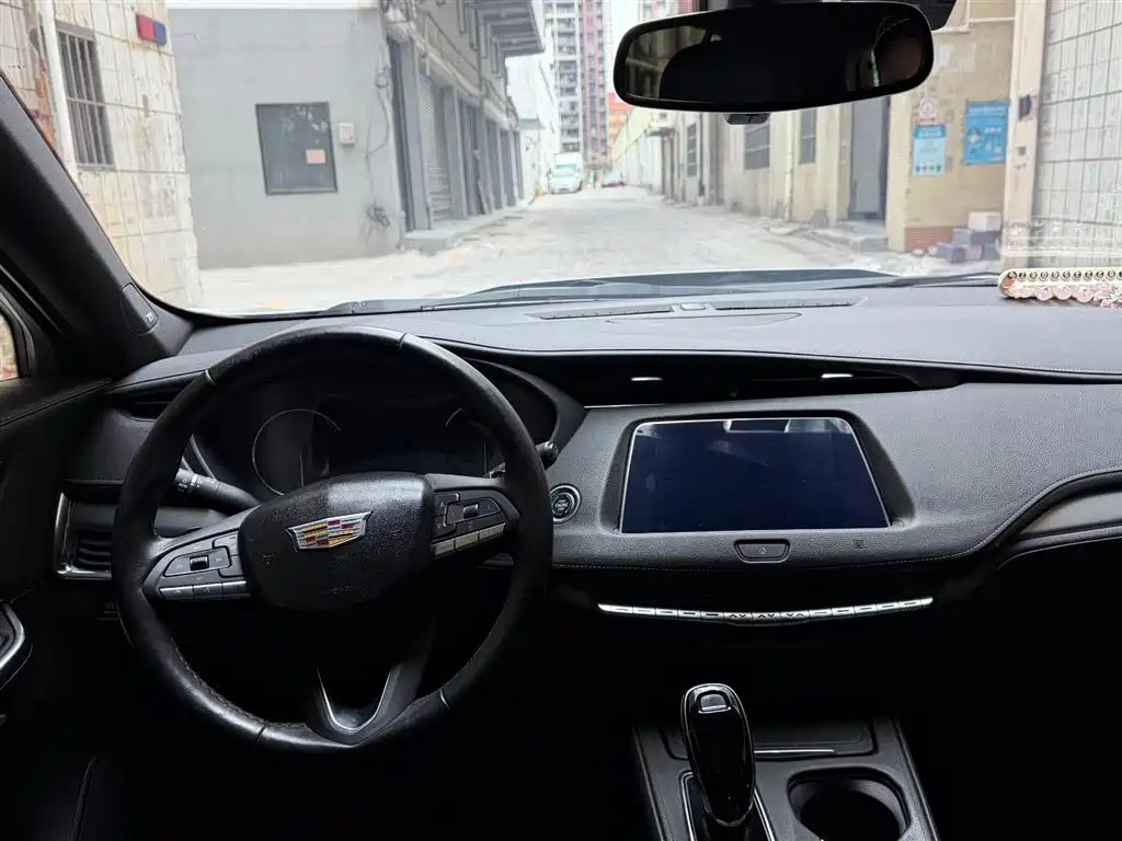 Cadillac Cadillac XT4 2020 Facelift 28T FWD Premium 2020 - thumbnail 5