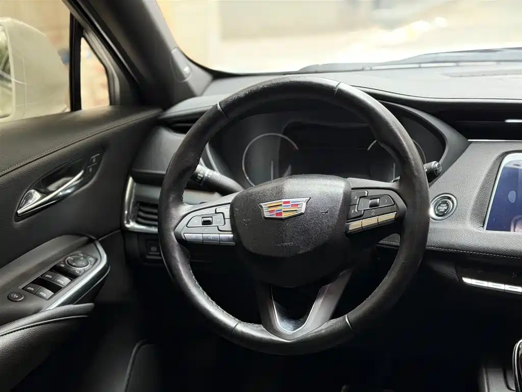 Cadillac Cadillac XT4 2020 Facelift 28T FWD Premium 2020 - thumbnail 6