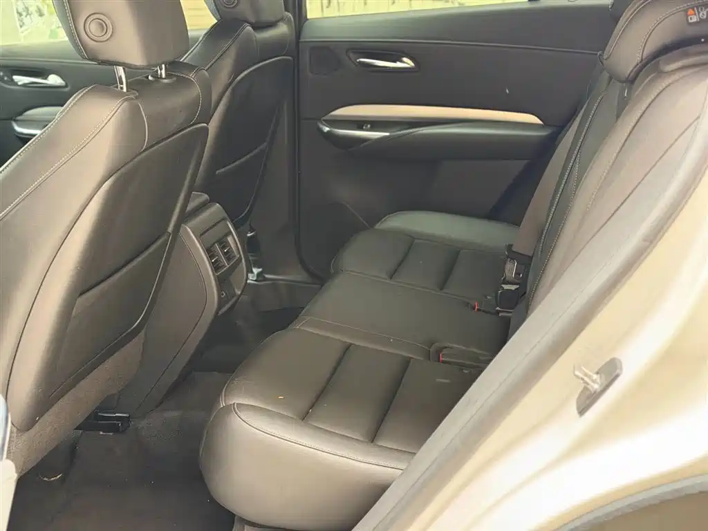 Cadillac Cadillac XT4 2020 Facelift 28T FWD Premium 2020 - thumbnail 8