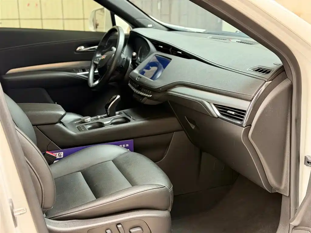 Cadillac Cadillac XT4 2020 Facelift 28T FWD Premium 2020 - thumbnail 11