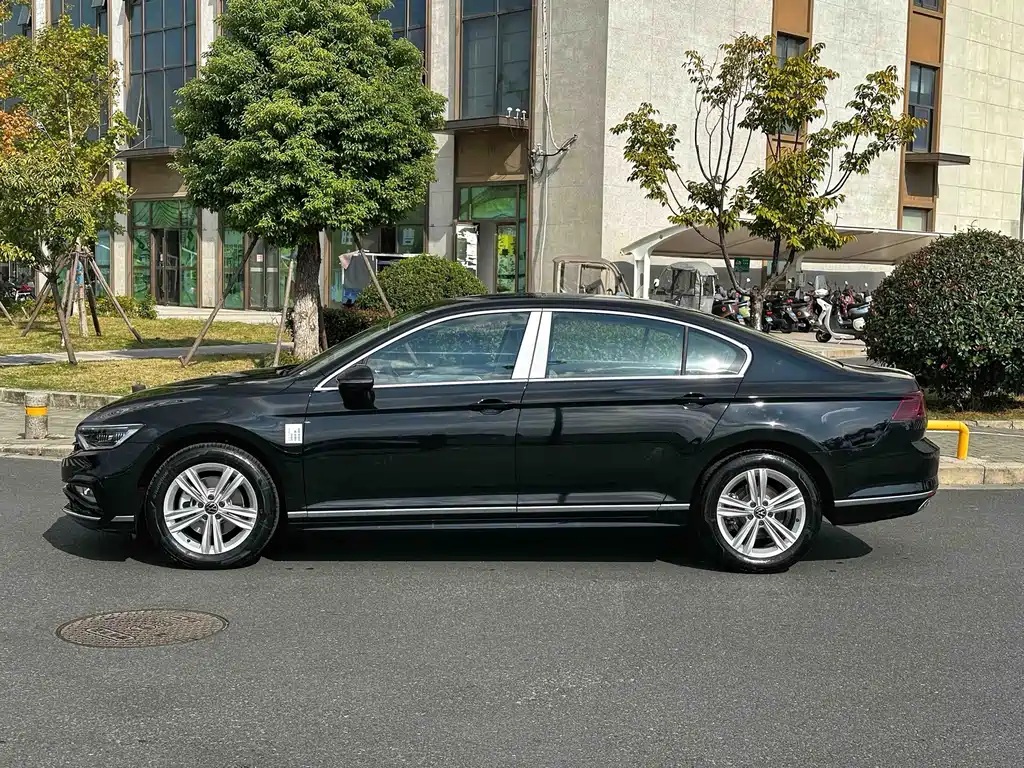 Volkswagen Magotan 2025 Model Comfort 280TSI DSG 2026 - thumbnail 4