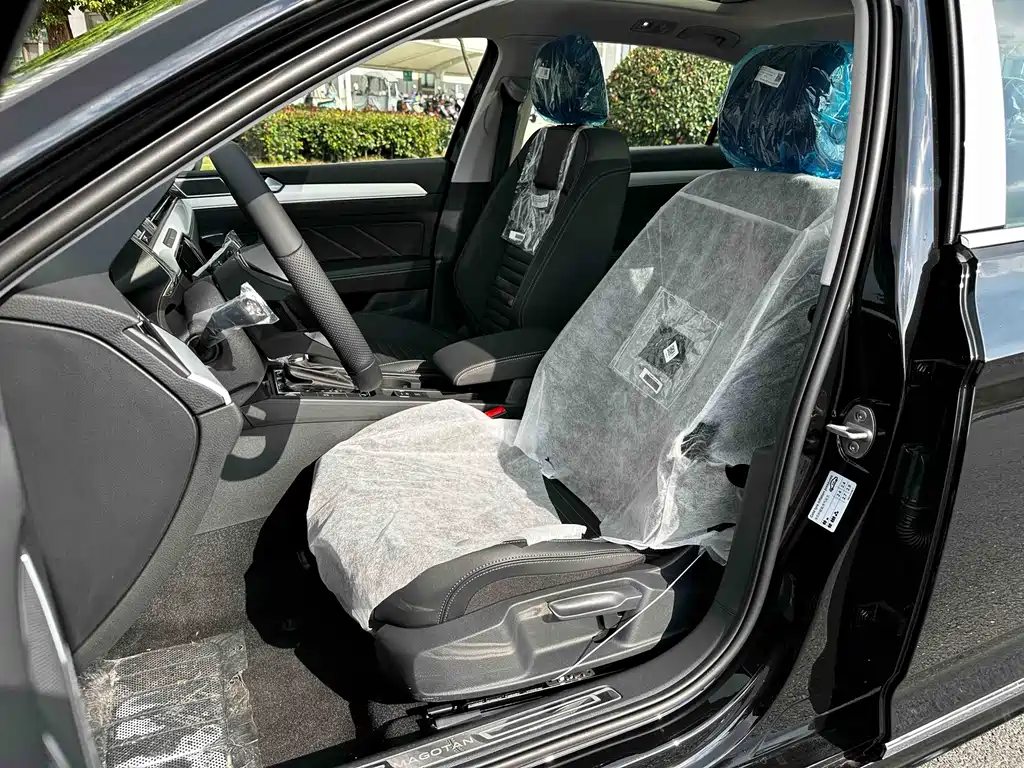Volkswagen Magotan 2025 Model Comfort 280TSI DSG 2026 - thumbnail 9