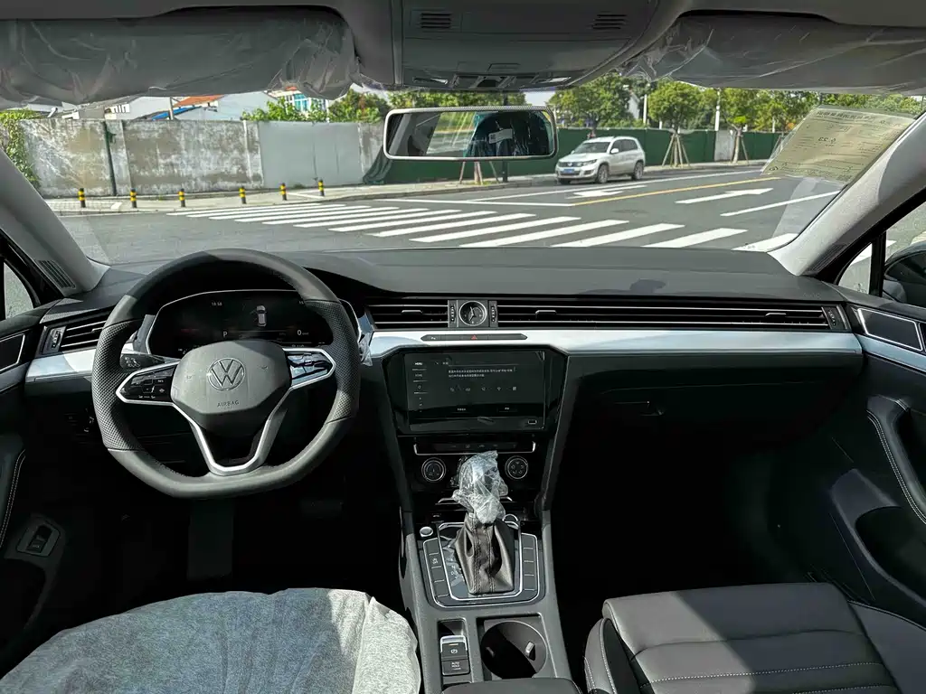 Volkswagen Magotan 2025 Model Comfort 280TSI DSG 2026 - thumbnail 11