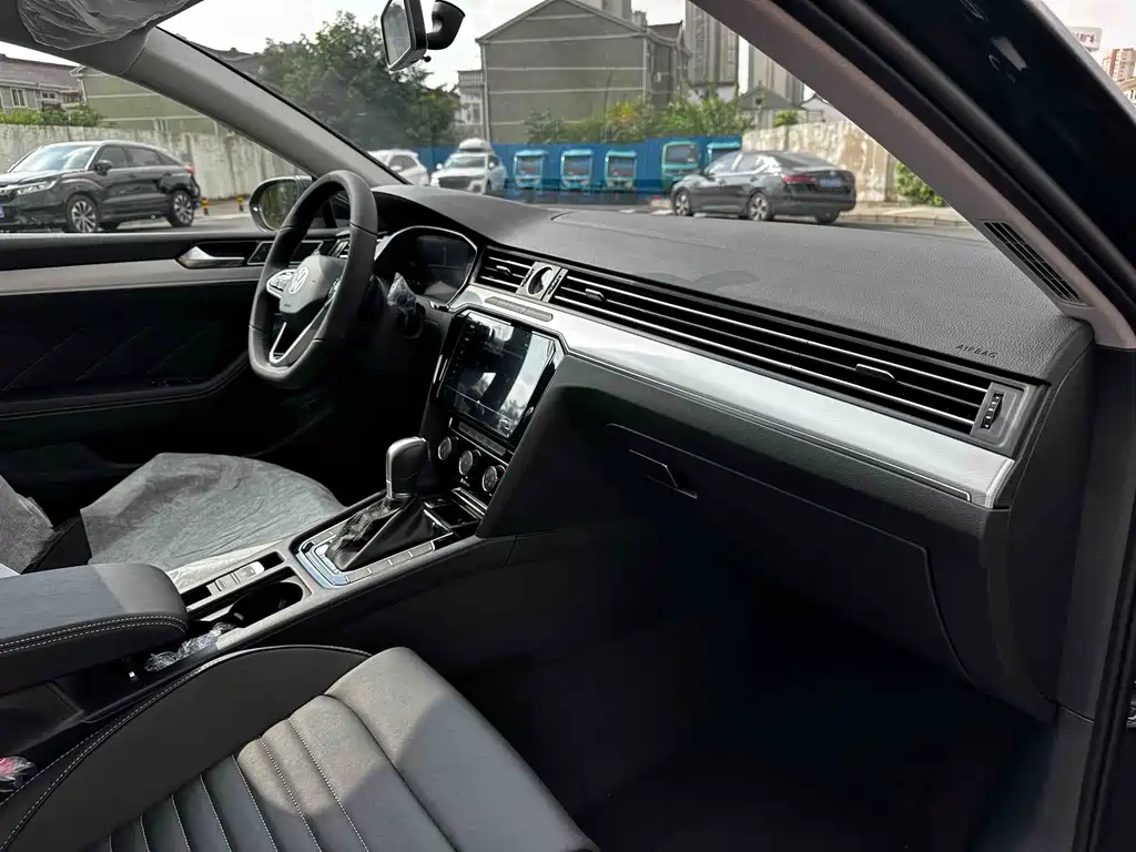 Volkswagen Magotan 2025 Model Comfort 280TSI DSG 2026 - thumbnail 13