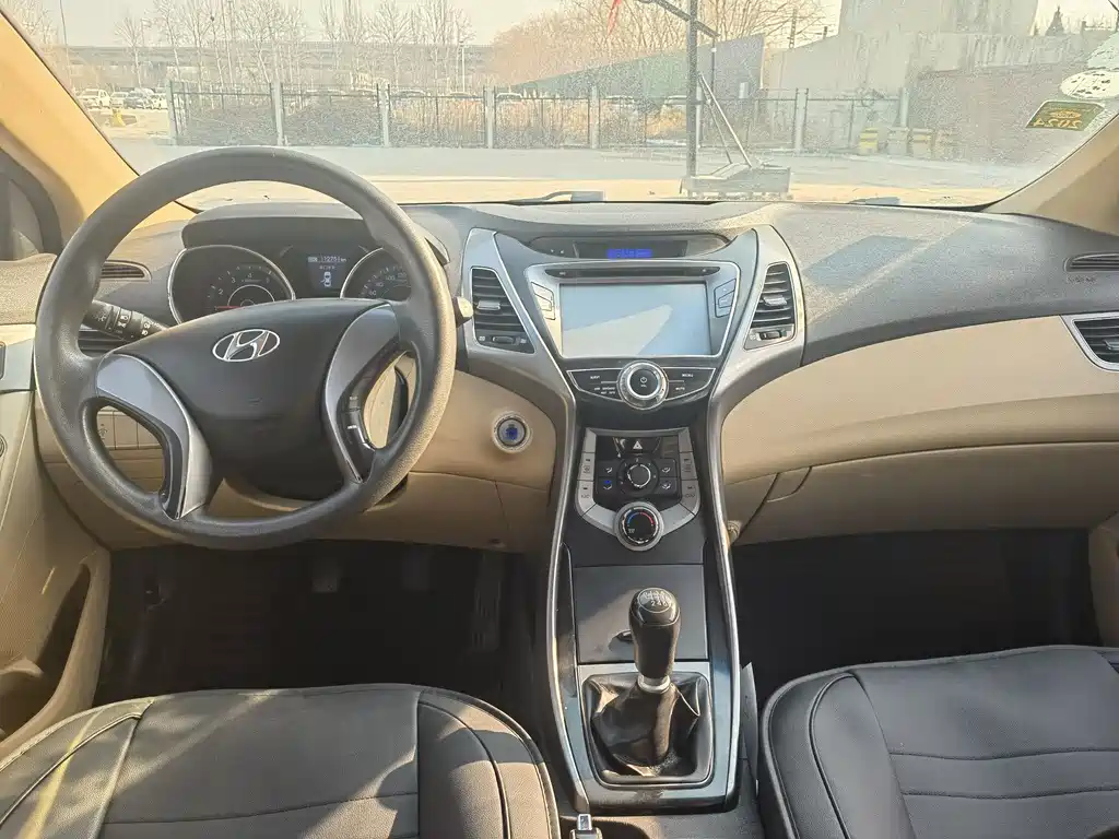 Hyundai Elantra 2012 1.6L Manual Leading Edition 2013 - thumbnail 8