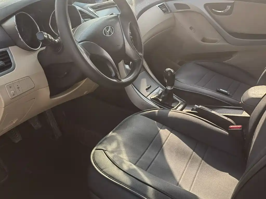 Hyundai Elantra 2012 1.6L Manual Leading Edition 2013 - thumbnail 9