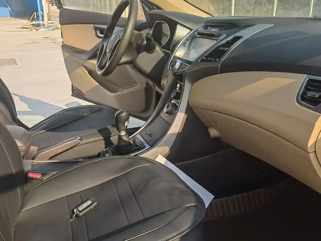 Hyundai Elantra 2012 1.6L Manual Leading Edition 2013 - thumbnail 10
