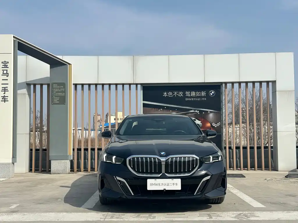 BMW BMW 5 Series 2025 530Li Premium M Sport Package 2025 - thumbnail 3