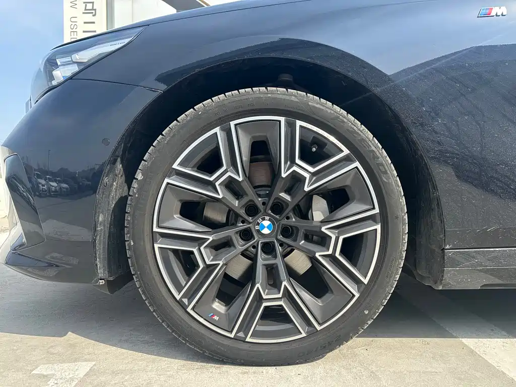 BMW BMW 5 Series 2025 530Li Premium M Sport Package 2025 - thumbnail 15