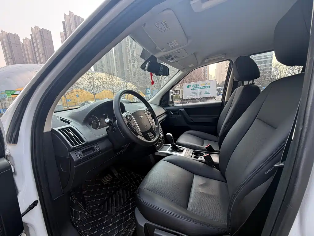 Land Rover Freelander 2 2013 2.2L SD4 S Diesel 2013 - thumbnail 4
