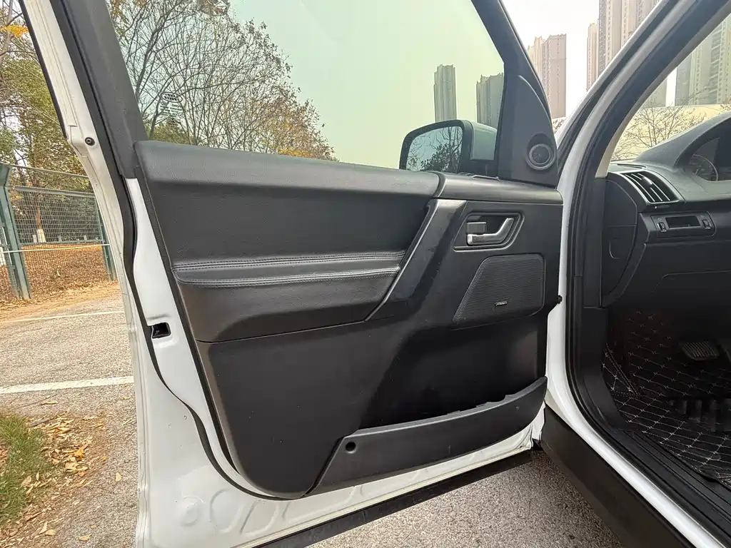 Land Rover Freelander 2 2013 2.2L SD4 S Diesel 2013 - thumbnail 7