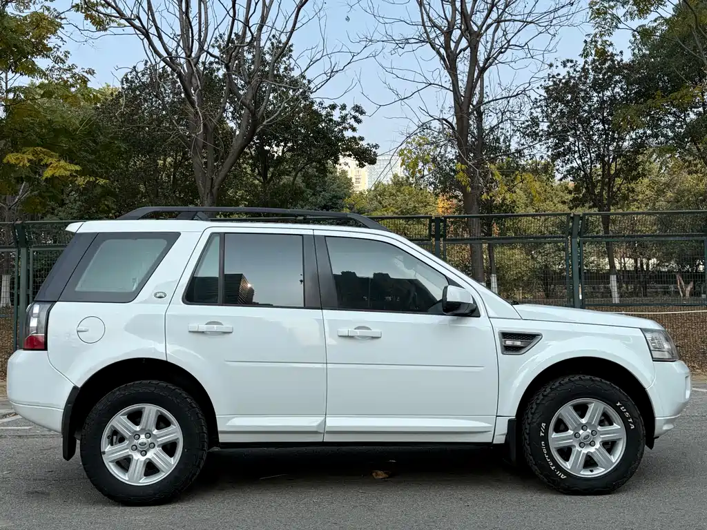 Land Rover Freelander 2 2013 2.2L SD4 S Diesel 2013 - thumbnail 10
