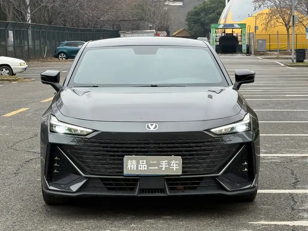 Changan Changan UNI-V 2023 1.5T Premium Edition 2023 - thumbnail 2