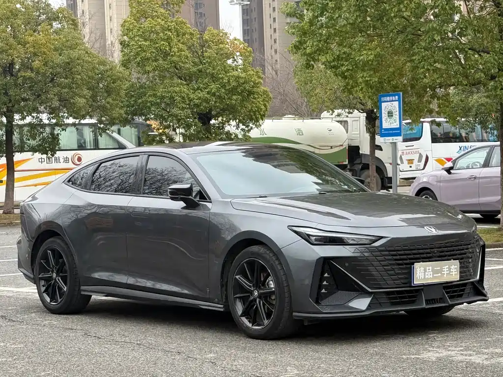 Changan Changan UNI-V 2023 1.5T Premium Edition 2023 - thumbnail 3