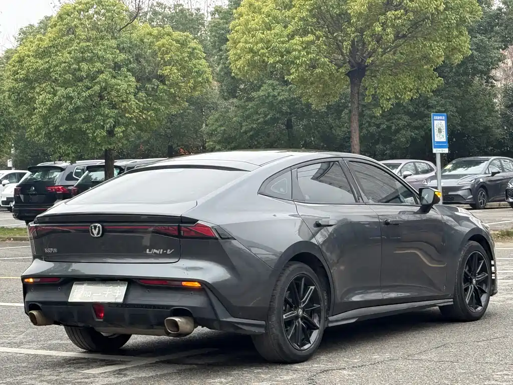 Changan Changan UNI-V 2023 1.5T Premium Edition 2023 - thumbnail 12