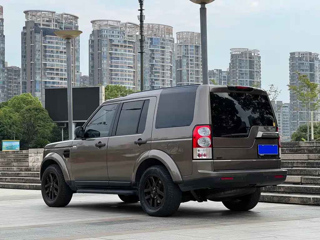 Land Rover Discovery 2010 4.0 V6 HSE Petrol 2010 - thumbnail 5
