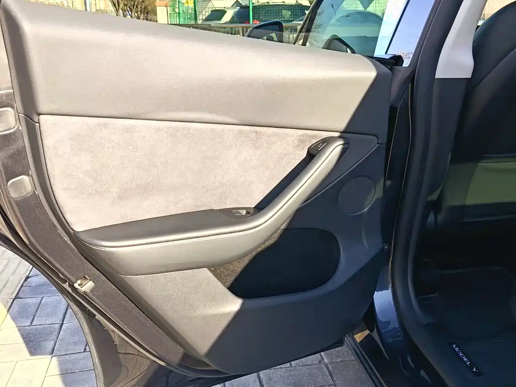Tesla Model Y 2024 Rear-Wheel Drive 2024 - thumbnail 8