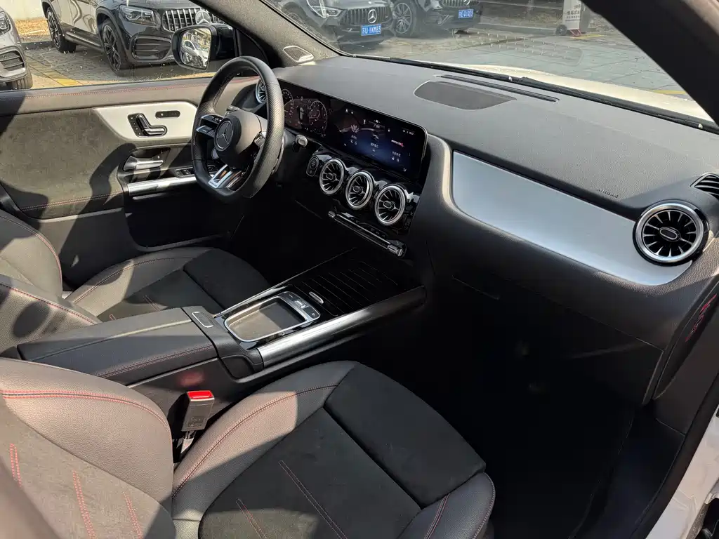 Mercedes-Benz Mercedes-Benz GLA AMG 2025 AMG GLA 35 4MATIC 2025 - thumbnail 15