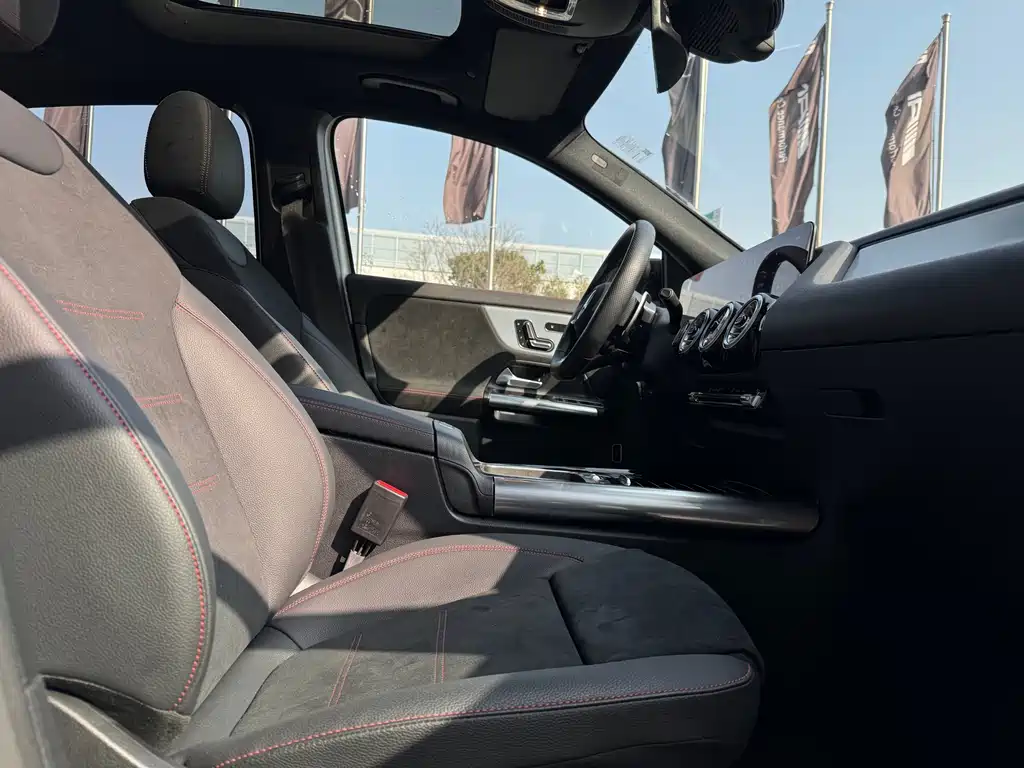 Mercedes-Benz Mercedes-Benz GLA AMG 2025 AMG GLA 35 4MATIC 2025 - thumbnail 16