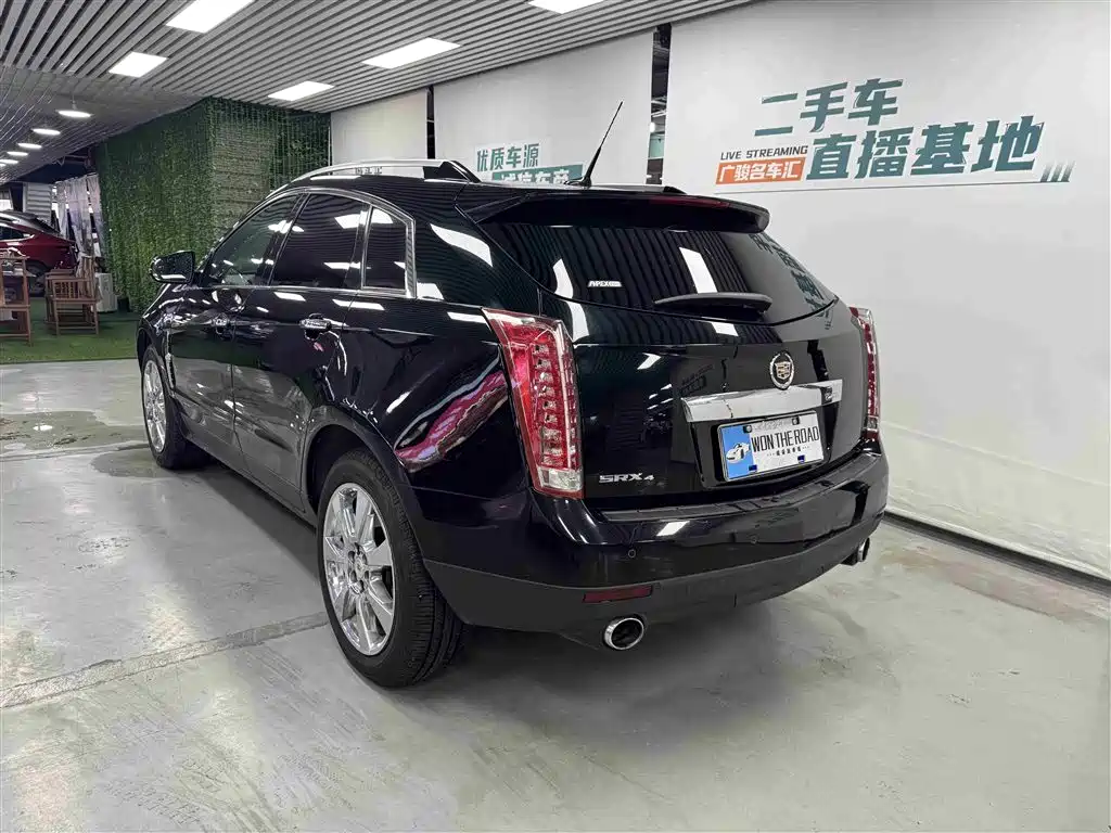 Cadillac Cadillac SRX 2010 3.0L Platinum Edition 2010 - thumbnail 3