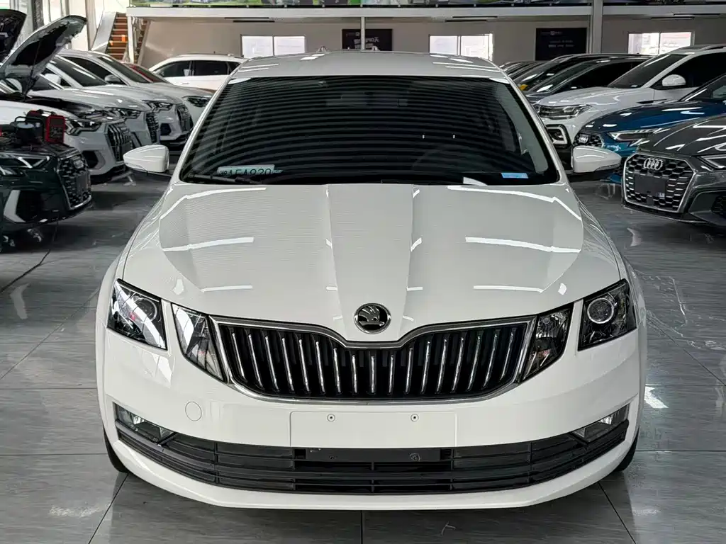 Skoda Škoda Octavia 2021 1.5L Automatic Comfort Edition 2021 - thumbnail 3