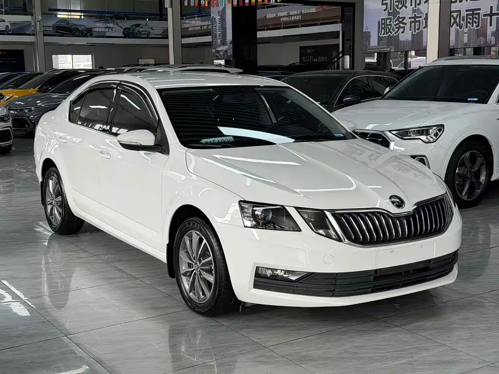 Skoda Škoda Octavia 2021 1.5L Automatic Comfort Edition 2021 - thumbnail 4