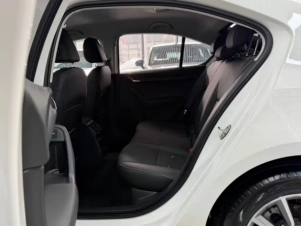 Skoda Škoda Octavia 2021 1.5L Automatic Comfort Edition 2021 - thumbnail 7