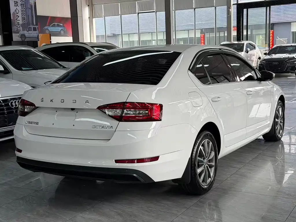 Skoda Škoda Octavia 2021 1.5L Automatic Comfort Edition 2021 - thumbnail 12