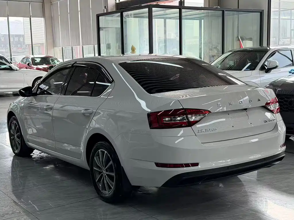 Skoda Škoda Octavia 2021 1.5L Automatic Comfort Edition 2021 - thumbnail 14