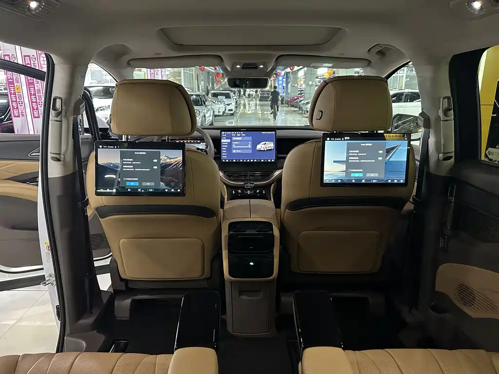 Denza DENZA D9 2022 EV 600 AWD Flagship Model 2023 - thumbnail 3