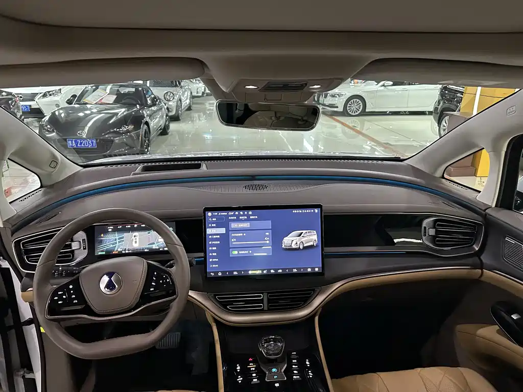 Denza DENZA D9 2022 EV 600 AWD Flagship Model 2023 - thumbnail 4