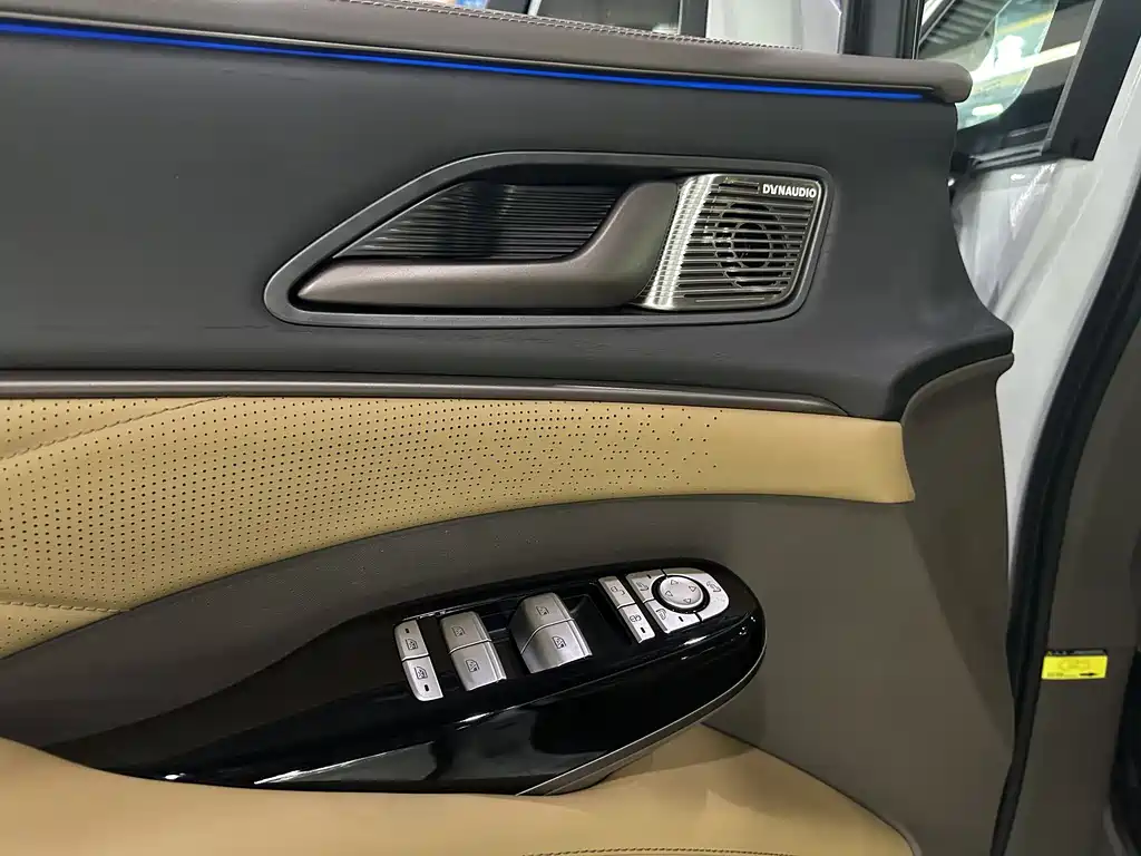 Denza DENZA D9 2022 EV 600 AWD Flagship Model 2023 - thumbnail 5