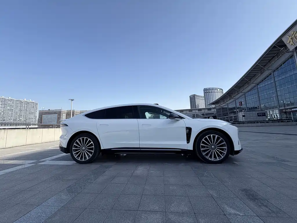 NIO NIO ET9 2025 Model 102kWh 2025 - thumbnail 4