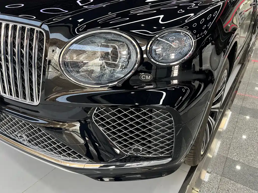 Bentley Bentayga 2025 4.0T V8 Extended Wheelbase Artistic Edition 2026 - thumbnail 4
