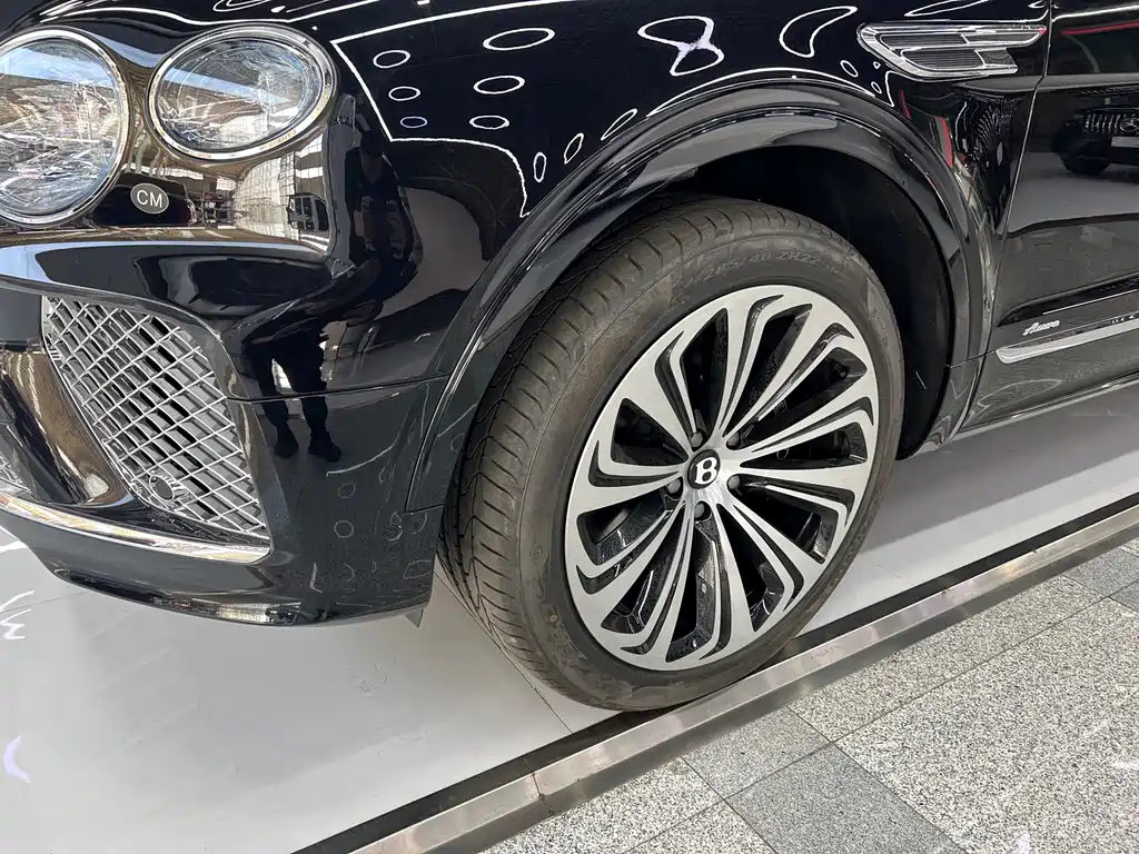 Bentley Bentayga 2025 4.0T V8 Extended Wheelbase Artistic Edition 2026 - thumbnail 5