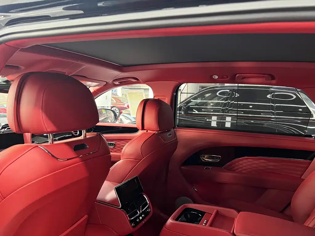 Bentley Bentayga 2025 4.0T V8 Extended Wheelbase Artistic Edition 2026 - thumbnail 12
