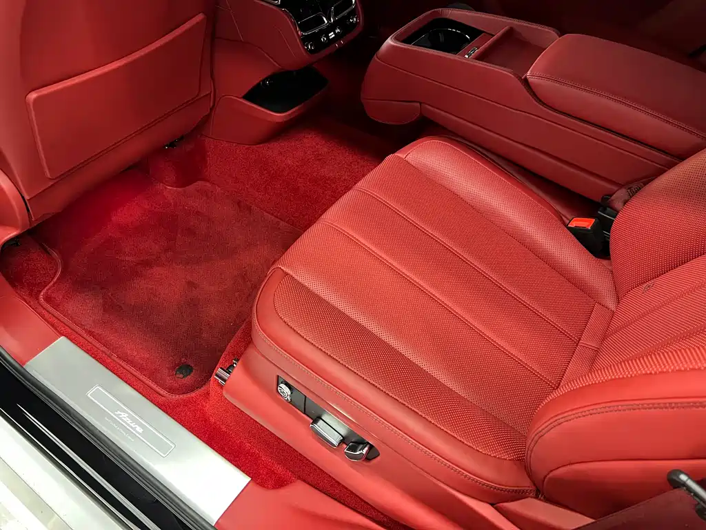 Bentley Bentayga 2025 4.0T V8 Extended Wheelbase Artistic Edition 2026 - thumbnail 17