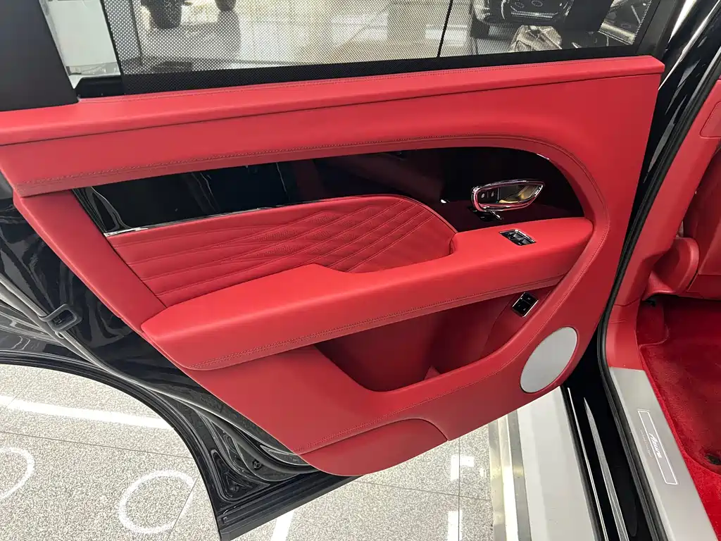 Bentley Bentayga 2025 4.0T V8 Extended Wheelbase Artistic Edition 2026 - thumbnail 18