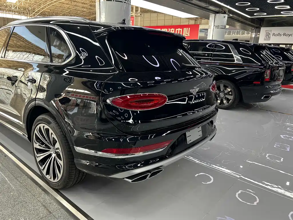 Bentley Bentayga 2025 4.0T V8 Extended Wheelbase Artistic Edition 2026 - thumbnail 19